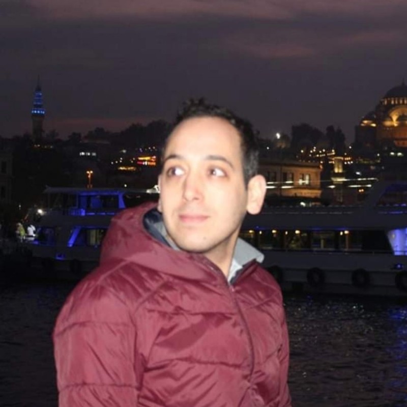 Picutre of the author of this website. He is looking in his right direction. The author is wearing a red jacket. The picture looks like in the autumn.